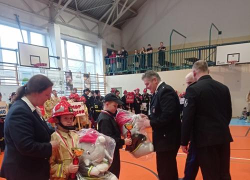 VI Powiatowe Halowe Zawody Sportowo-Pozarnicze Mlodziezowych Druzyn Pozarniczych